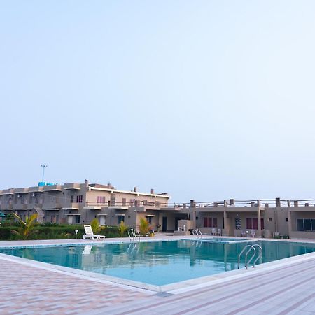 Hotel Nilkantha Мандармони Екстериор снимка