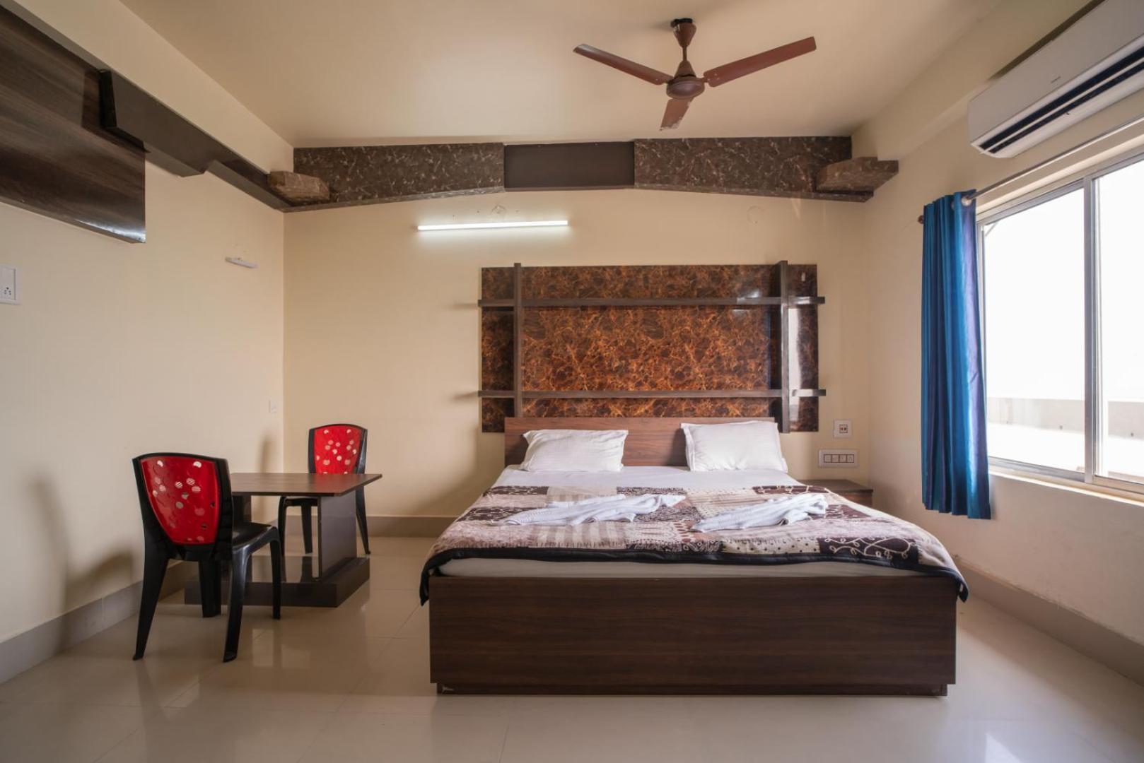 Hotel Nilkantha Мандармони Екстериор снимка