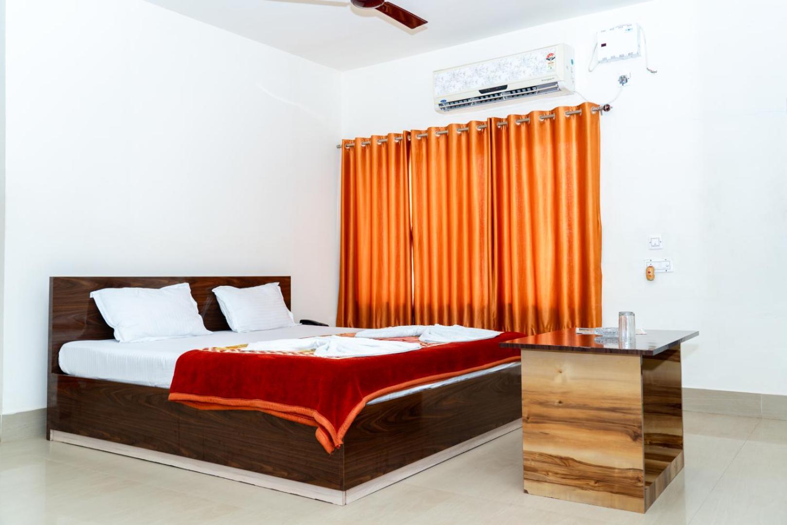 Hotel Nilkantha Мандармони Екстериор снимка