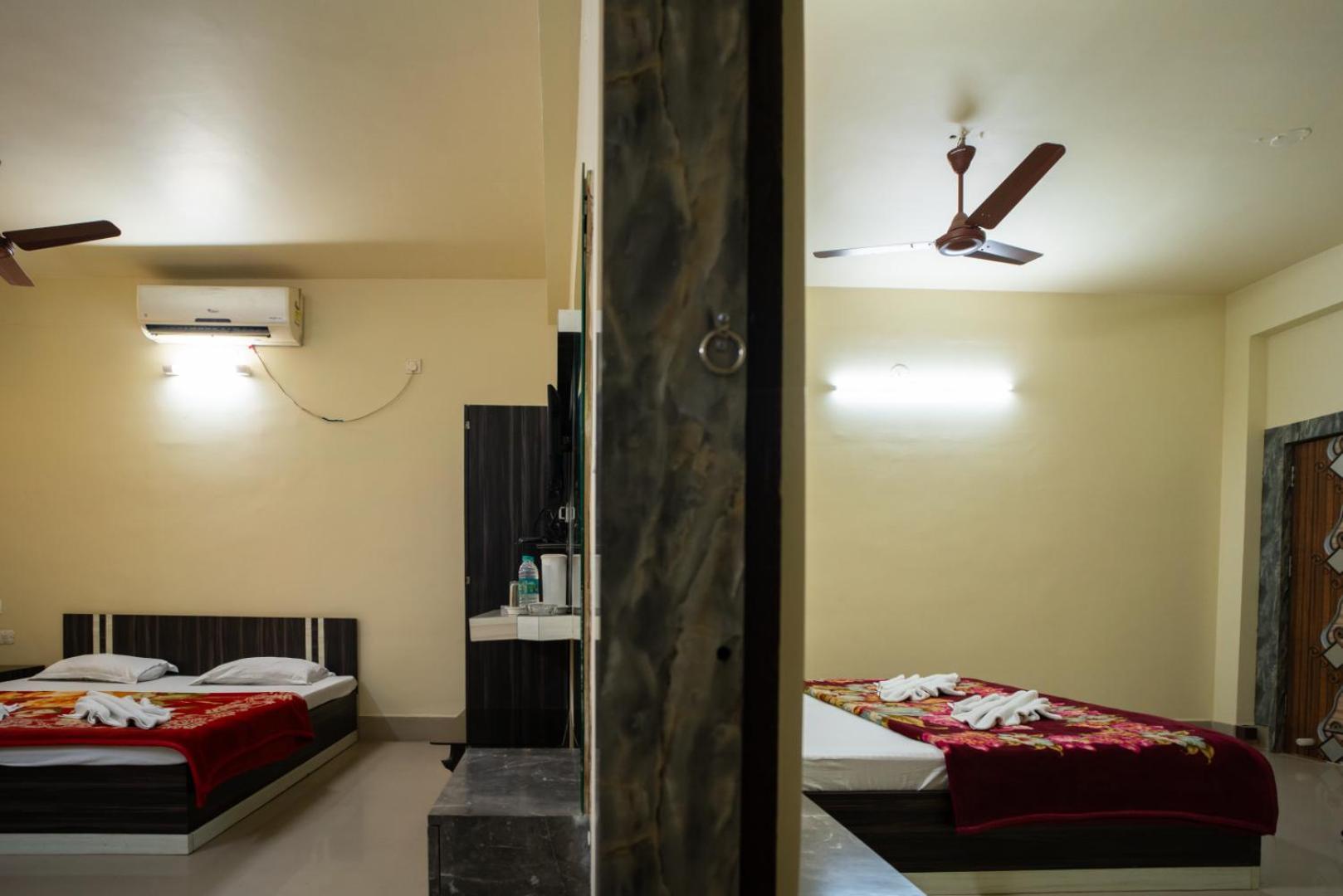 Hotel Nilkantha Мандармони Екстериор снимка