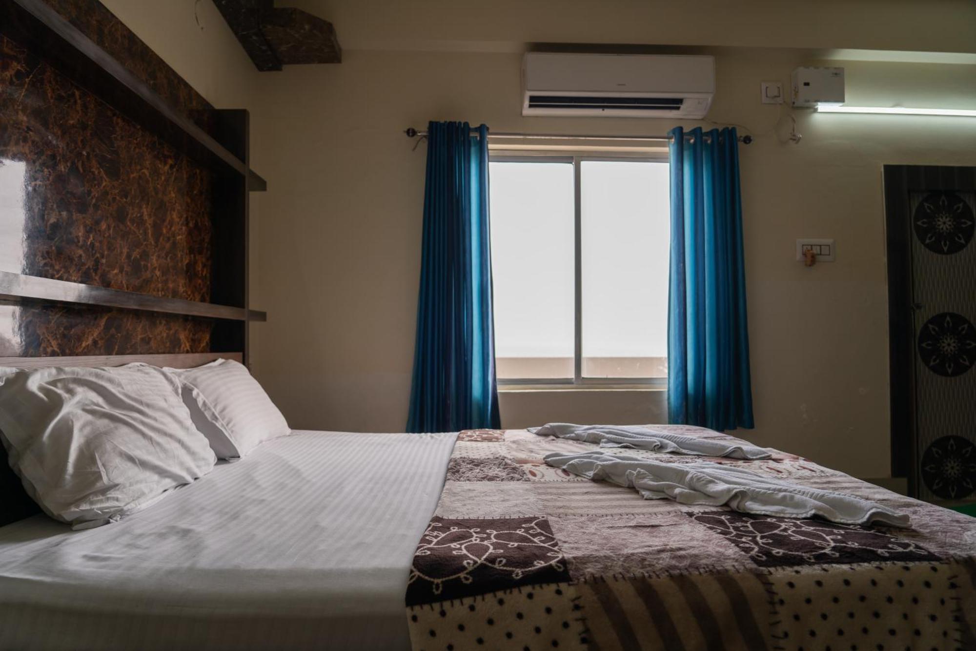 Hotel Nilkantha Мандармони Екстериор снимка