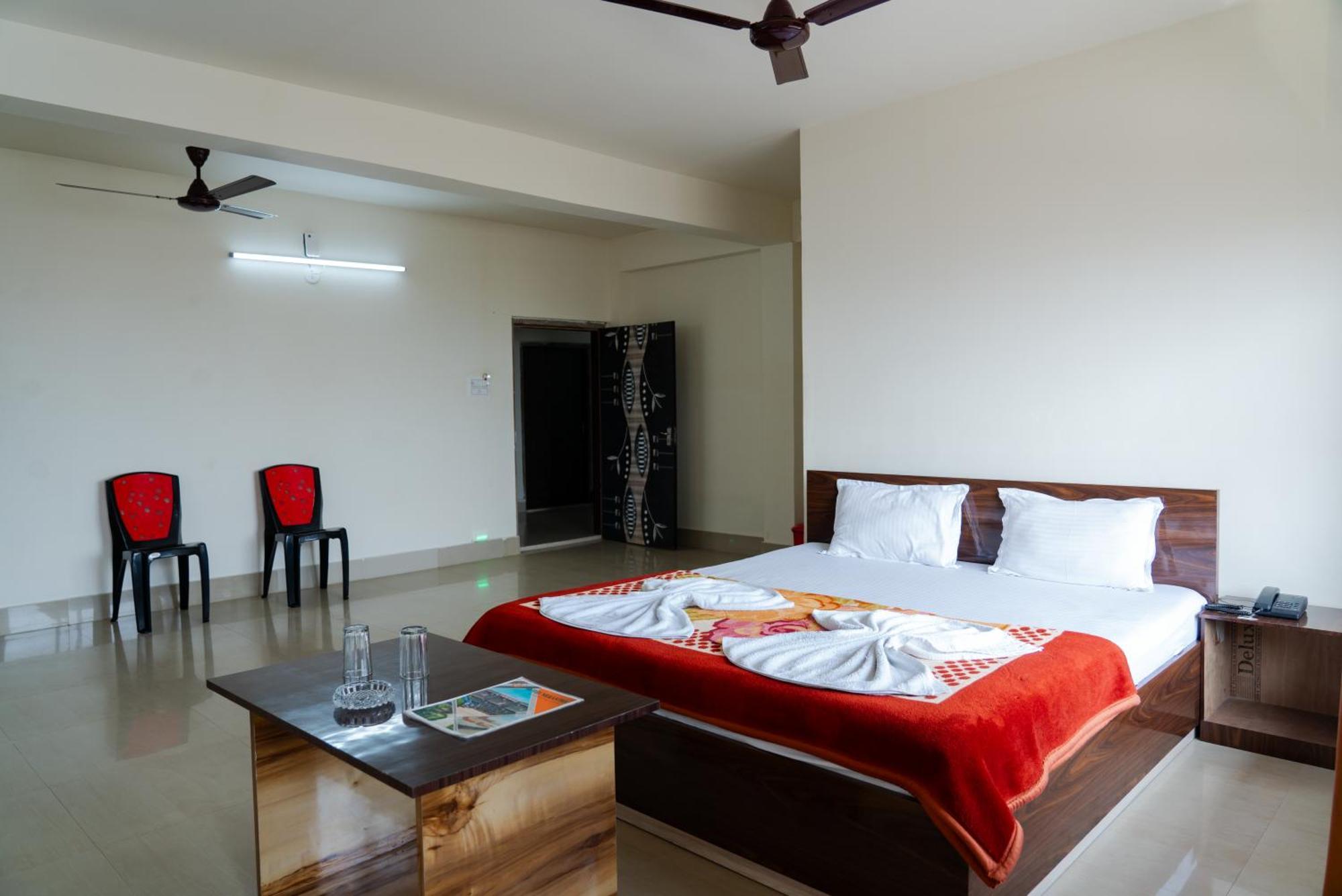 Hotel Nilkantha Мандармони Екстериор снимка